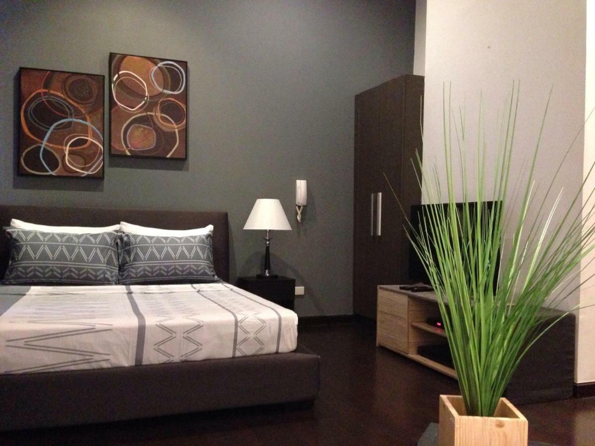 Seven Doors Aparthotels In Gramercy Makati Makati City Eksteriør bilde